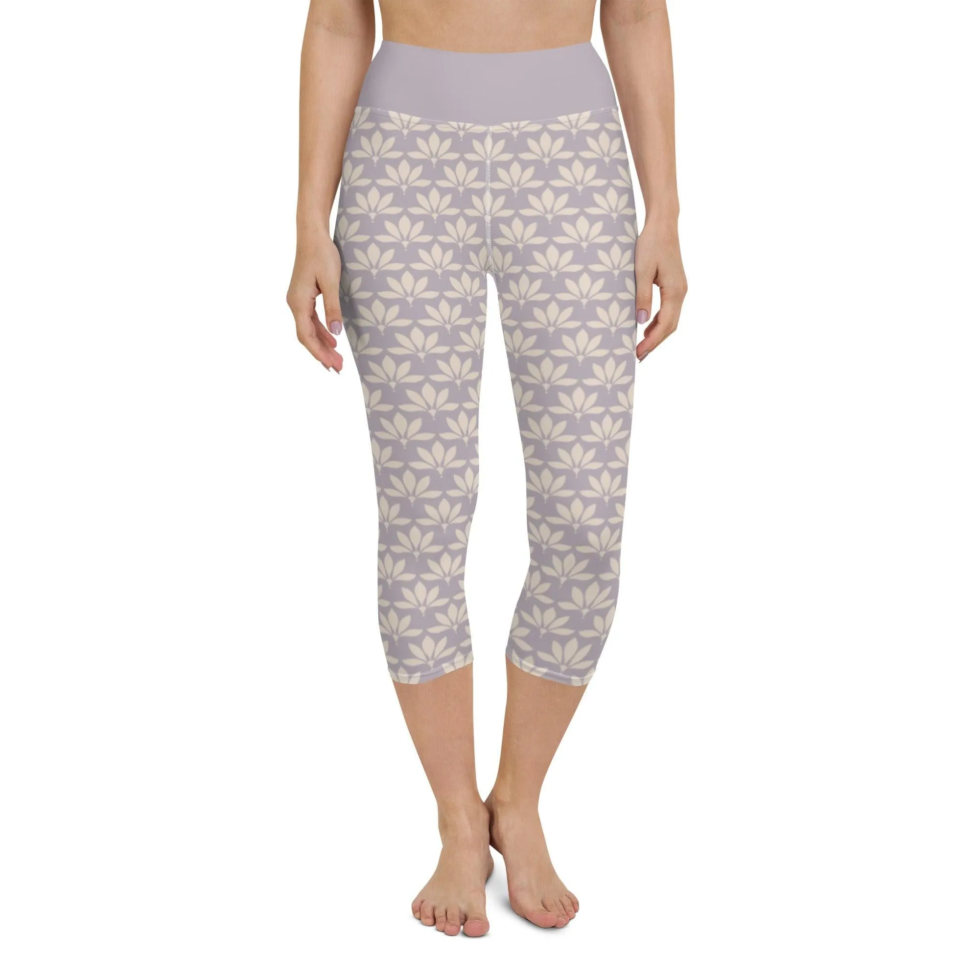 Lilac Flower Women's Capri Yoga Pants