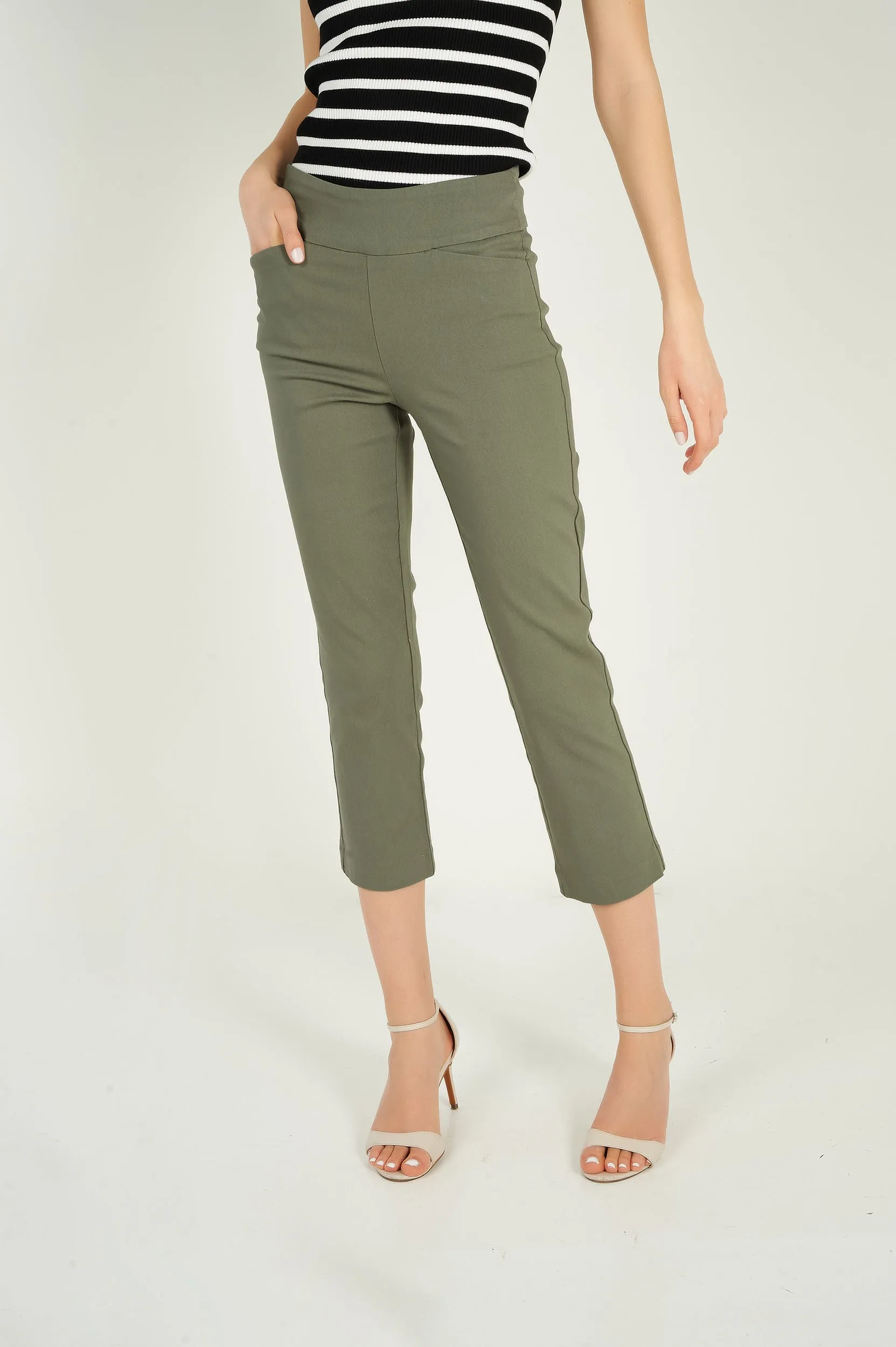 Pantalon capri à enfiler - 8266051 - (E-C9)