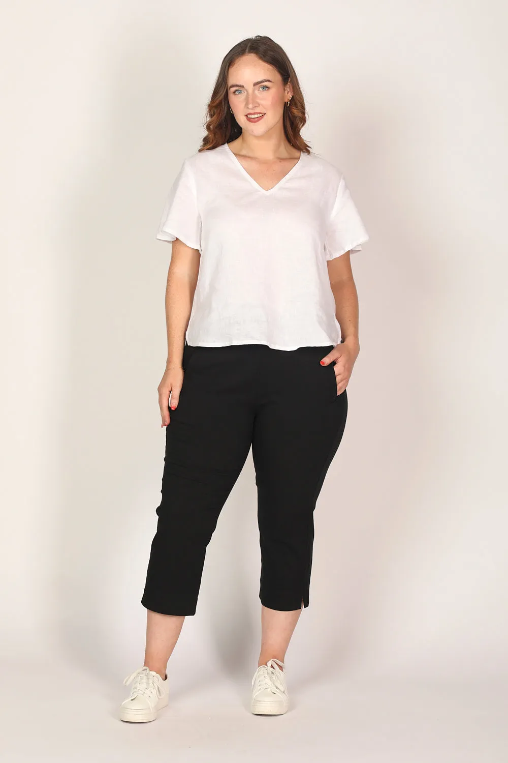 Petite Length Cropped Stretch Capri Pant in Black